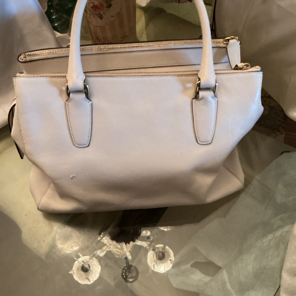Authentic Coach Cream Leather Hobo with Tassel and Gold Hardware - Picture 2 of 6